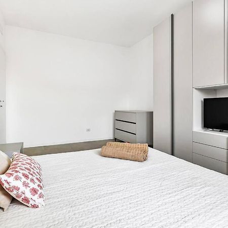 Alessia'S Flat - Caroli Apartment Милано Екстериор снимка