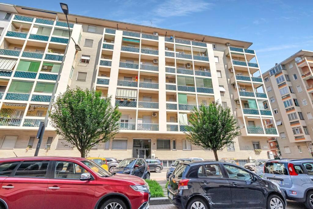 Alessia'S Flat - Caroli Apartment Милано Екстериор снимка