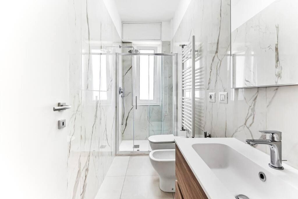 Alessia'S Flat - Caroli Apartment Милано Екстериор снимка