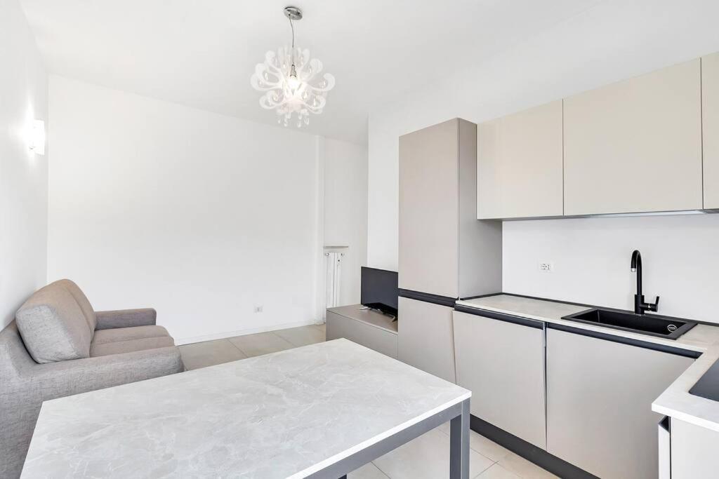 Alessia'S Flat - Caroli Apartment Милано Екстериор снимка
