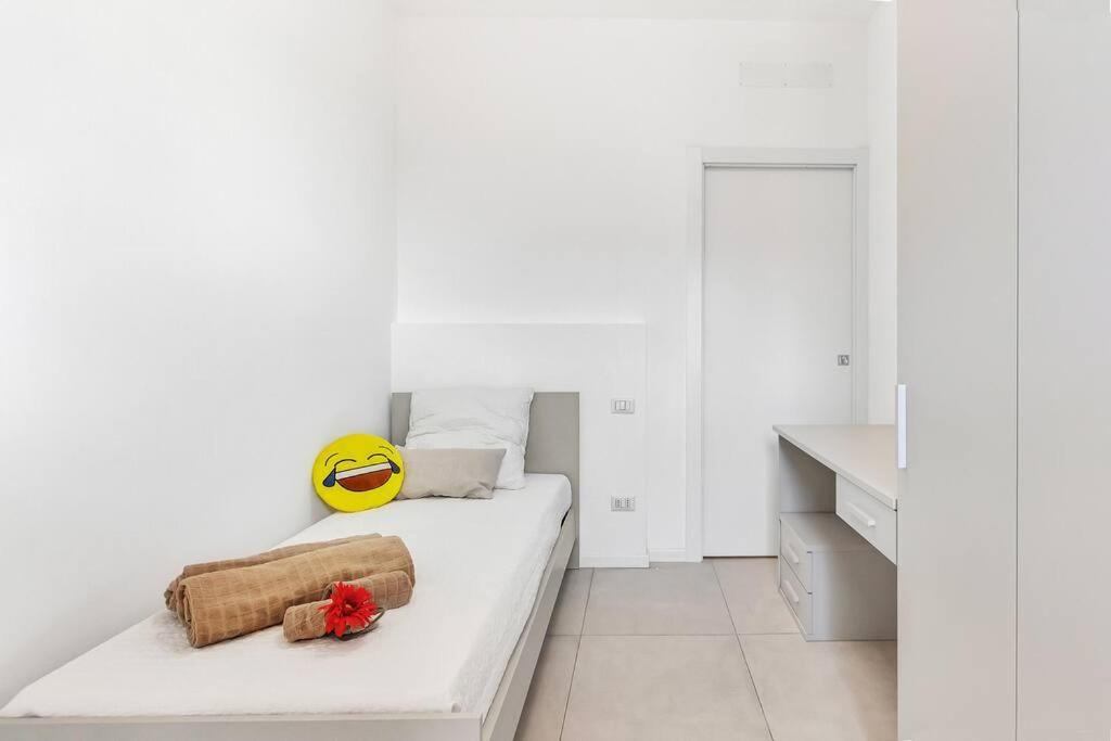Alessia'S Flat - Caroli Apartment Милано Екстериор снимка